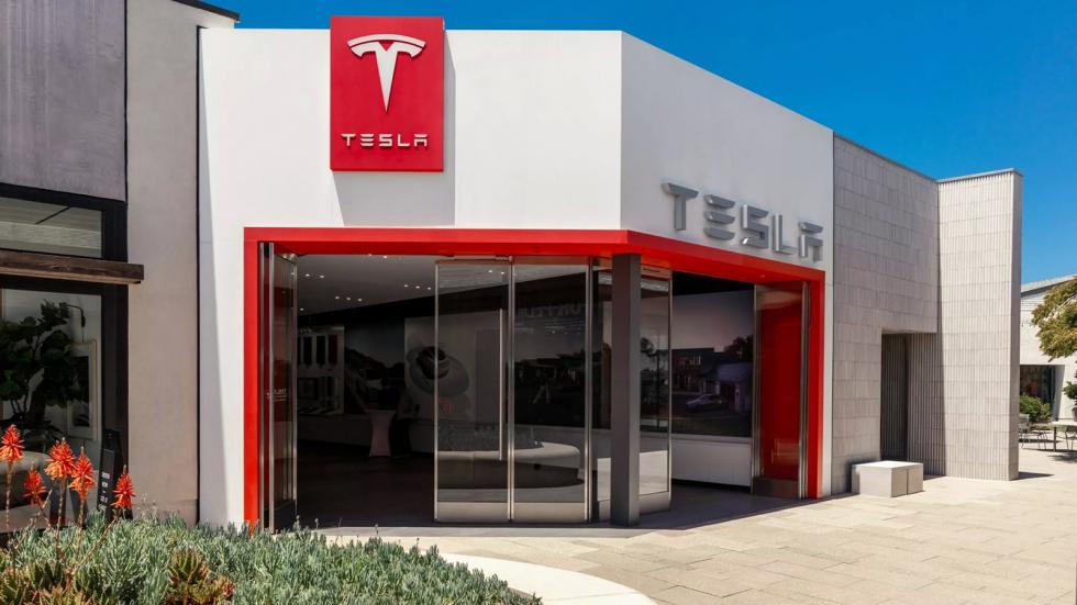 Οι αντιπροσωπείες της Tesla βανδαλίζονται λόγω του Elon Musk